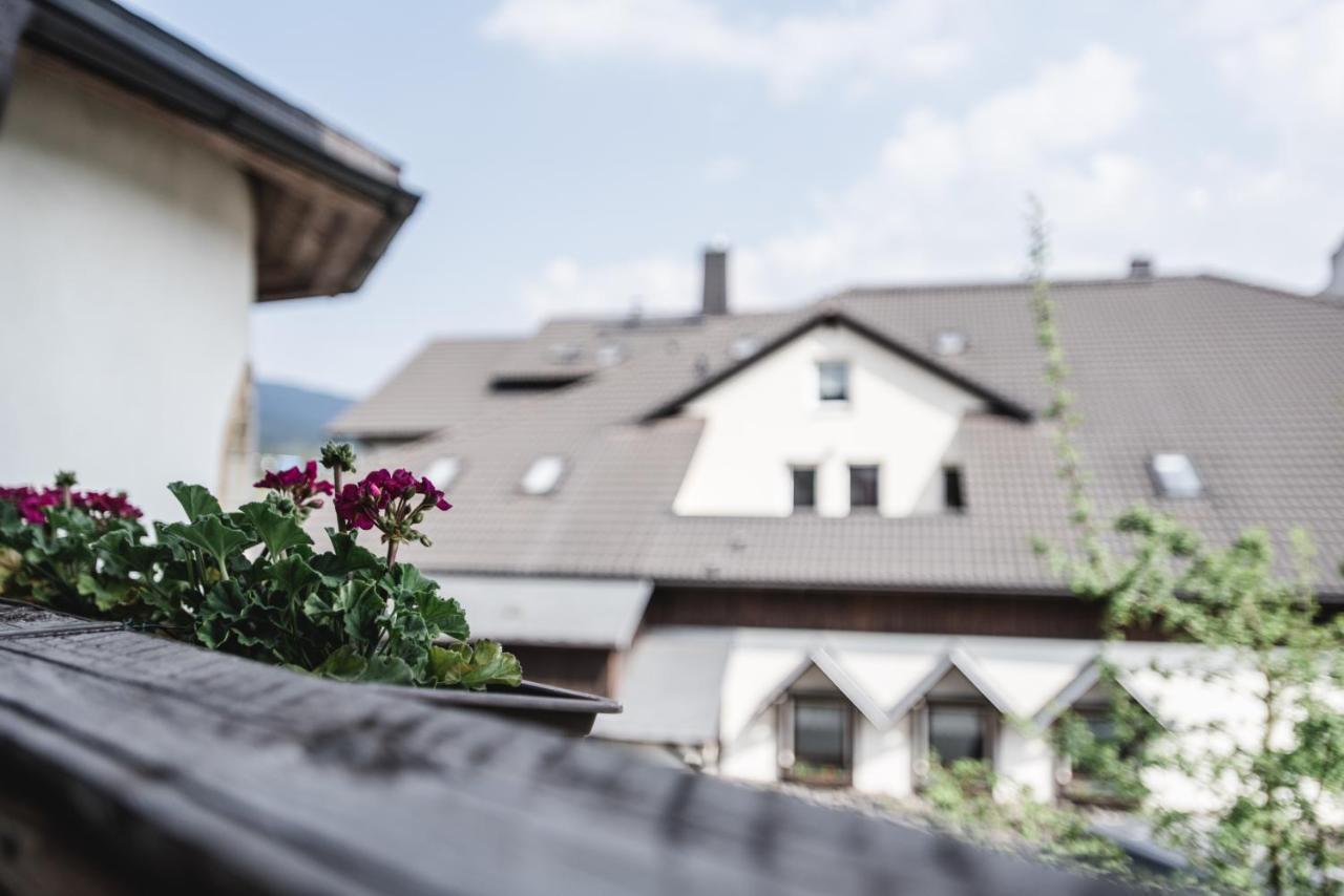 Toschis Station-Motel-Wirtshaus-An Der Autobahn-Bowling Zella-Mehlis Exterior photo